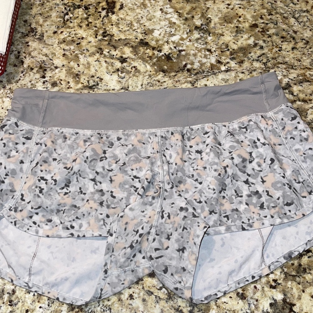Lululemon Speed Up Shorts 2.5”